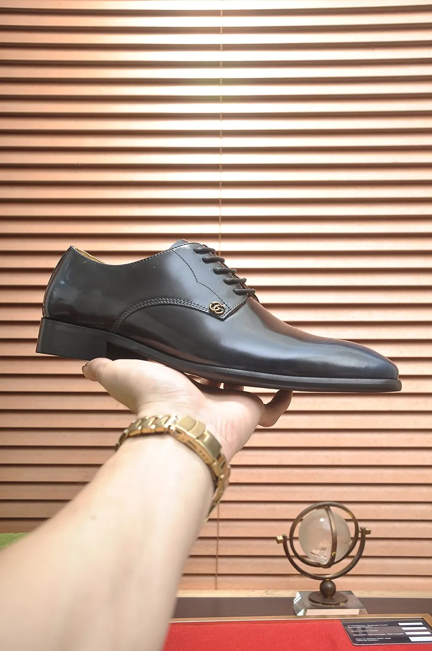 Men's shoes💰500💶Italy's top luxury men's shoe giant (GUCCI) (Gucci) (full cowhide lining) new arrival🍃Original European style🔰 Pleasant to the eye😍In order to make the shoes more durable and non-deformable🌀The production continues to follow traditional methods but there is still no lack of innovation💪Choose original sheepskin for the leather♻️ Smooth and natural And extra bright ⭐Made of imported cowhide, the first choice of rich people 38-45 (45 customized)